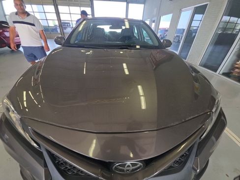 Used 2020 Toyota Camry SE FWD image 2