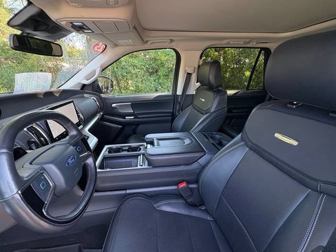 Used 2025 Ford Expedition Platinum AWD/4WD image 17