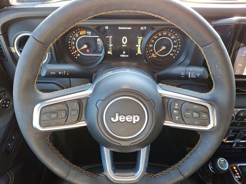 Used 2024 Jeep Wrangler Unlimited Sahara w/ Technology Group image 19