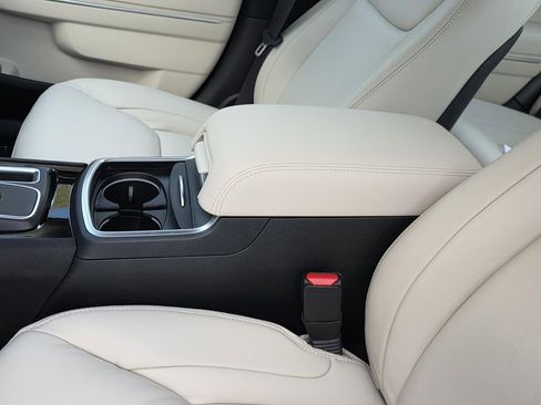 Used 2023 Chrysler 300 Touring L w/ Popular Equipment Group image 10