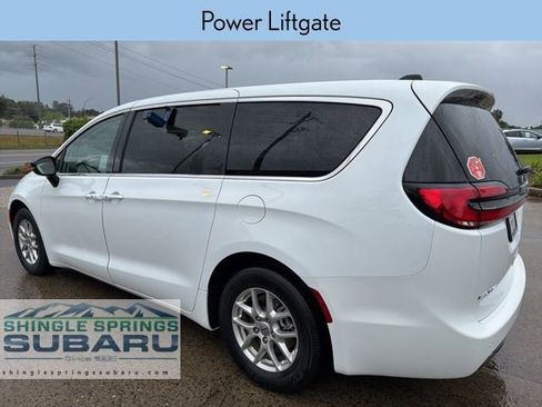 Used 2024 Chrysler Pacifica Touring-L image 6