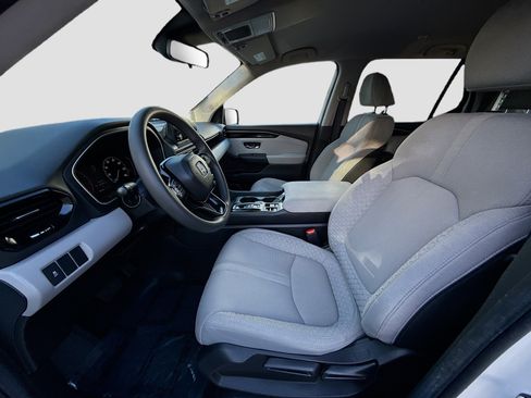 Used 2023 Honda Pilot LX image 18