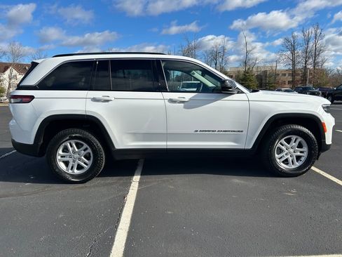 Used 2023 Jeep Grand Cherokee Laredo w/ Luxury Tech Group I image 8