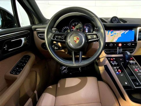 Certified 2023 Porsche Macan AWD/4WD image 13