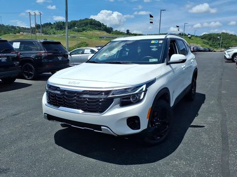 Certified 2026 Kia Seltos EX w/ EX Sunroof Package AWD/4WD image 3