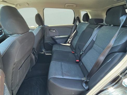 Used 2022 Nissan Rogue SV FWD image 16