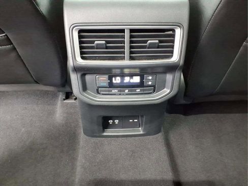 Used 2025 Volkswagen Atlas SE image 13