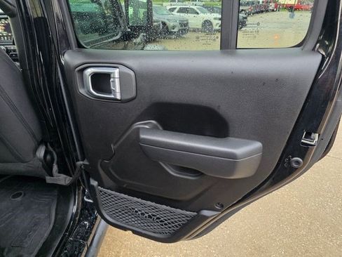 Used 2023 Jeep Wrangler Unlimited w/ Sun & Screen Package AWD/4WD image 16