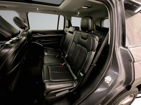 Used 2021 Jeep Grand Cherokee L Limited AWD/4WD image 22