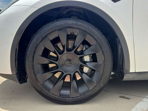 Used 2022 Tesla Model Y Long Range AWD/4WD image 12