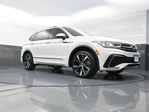 Used 2024 Volkswagen Tiguan SEL R-Line AWD/4WD image 21