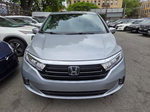 Used 2024 Honda Odyssey EX-L image 2