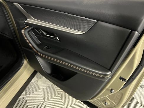 Used 2025 MAZDA CX-70 Plug-In Hybrid w/ Premium Pkg image 35