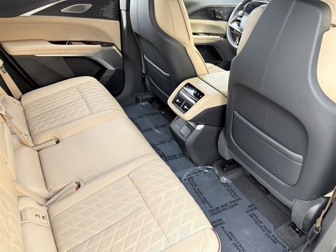 Used 2024 Cadillac Lyriq Luxury w/ Nappa Leather Package image 15