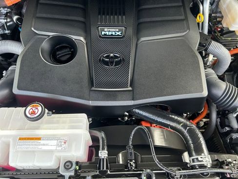 Certified 2025 Toyota Sequoia Platinum AWD/4WD image 19