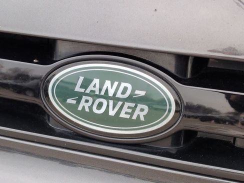 Used 2022 Land Rover Defender 110 SE image 11