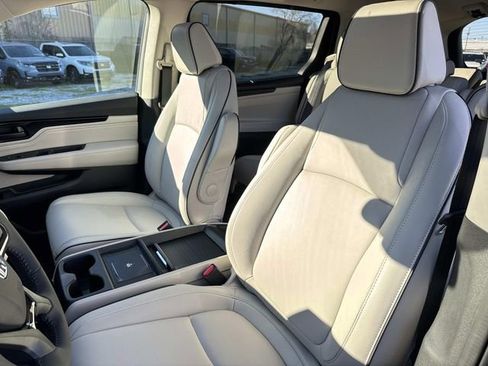New 2026 Honda Odyssey Touring image 5