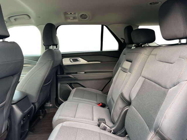 Used 2026 Ford Explorer Active AWD/4WD image 16