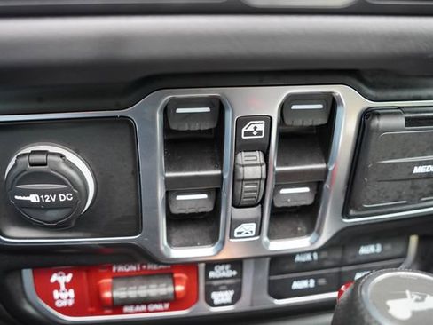 Certified 2025 Jeep Wrangler Unlimited Rubicon 4xe w/ Safety Group image 30