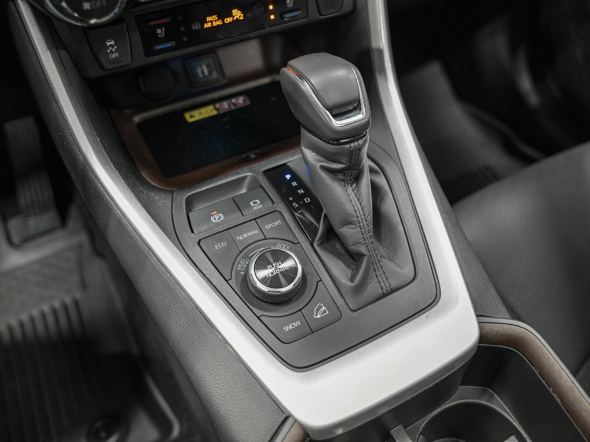 Used 2024 Toyota RAV4 Limited w/ Advanced Technology Package AWD/4WD image 23