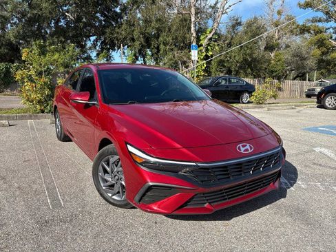 Used 2024 Hyundai Elantra SEL image 4