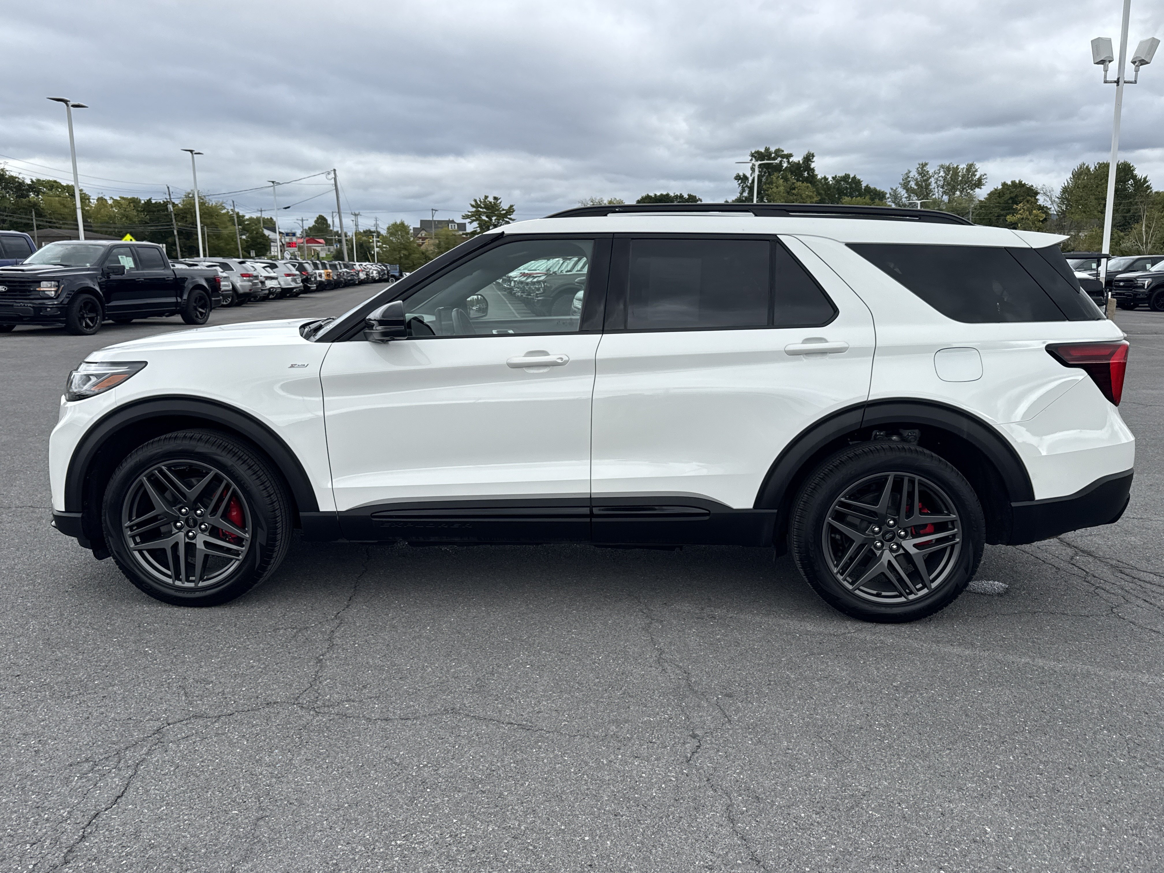Used 2026 Ford Explorer ST-Line w/ ST-Line Street Pack AWD/4WD image 7