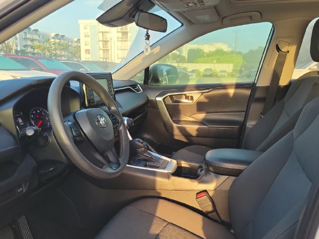 Used 2022 Toyota RAV4 XLE w/ Convenience Package FWD image 11