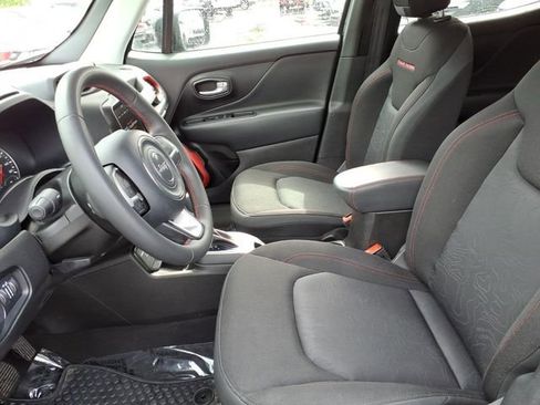 Used 2023 Jeep Renegade Trailhawk AWD/4WD image 13