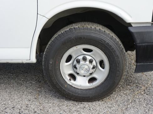 Used 2019 Chevrolet Express 3500 image 5