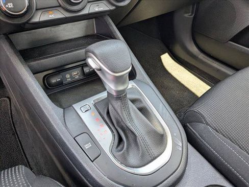 Used 2021 Kia Forte LXS FWD image 11