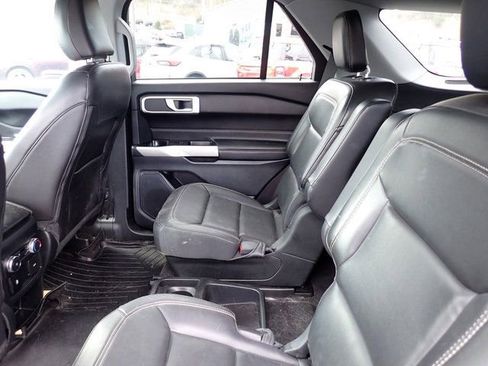 Used 2021 Ford Explorer XLT w/ Equipment Group 202A image 11