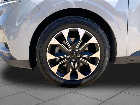Certified 2024 Kia Carnival EX FWD image 11