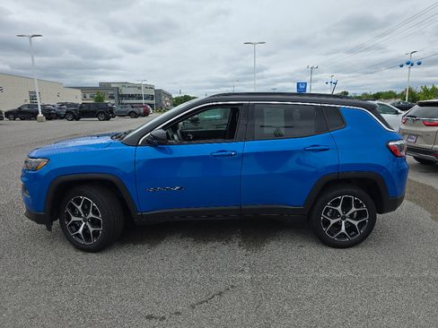 Used 2025 Jeep Compass Limited AWD/4WD image 11