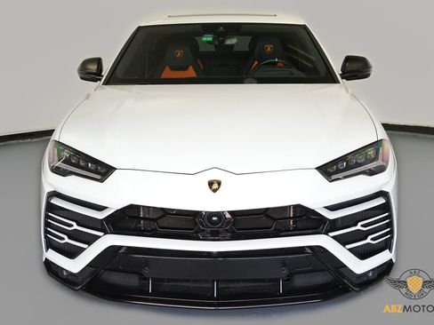 Used 2021 Lamborghini Urus image 2