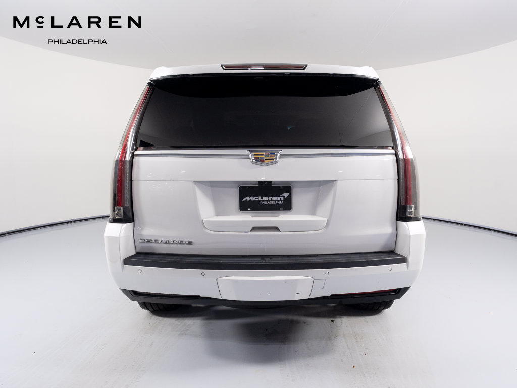Used 2019 Cadillac Escalade Luxury AWD/4WD image 4
