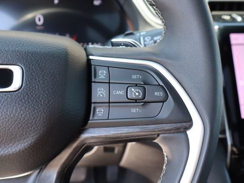 Used 2025 Jeep Grand Cherokee L Limited w/ Luxury Tech Group II AWD/4WD image 20