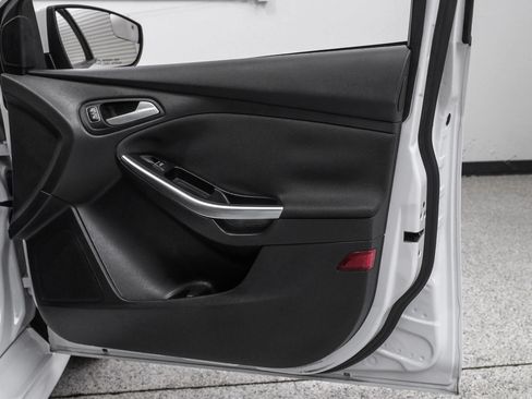 Used 2017 Ford Focus ST FWD image 43