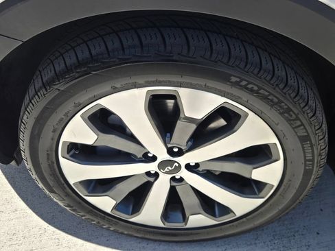 Used 2022 Kia Telluride S FWD image 10