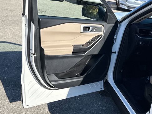 Used 2020 Ford Explorer XLT w/ Equipment Group 202A image 13