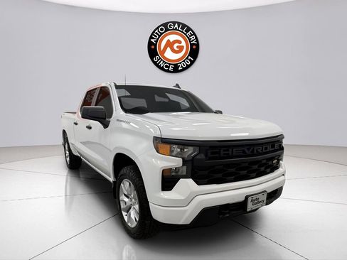 Used 2023 Chevrolet Silverado 1500 Custom image 1
