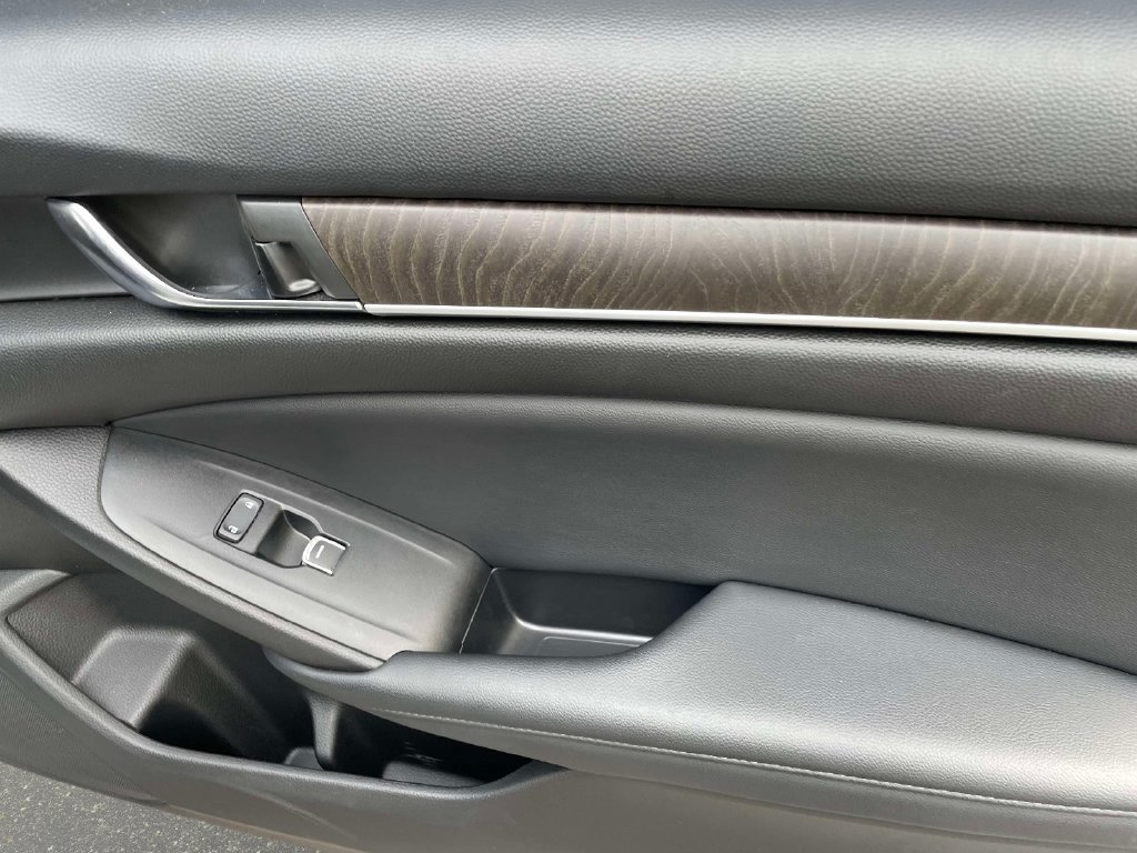 Used 2021 Honda Accord EX-L image 9