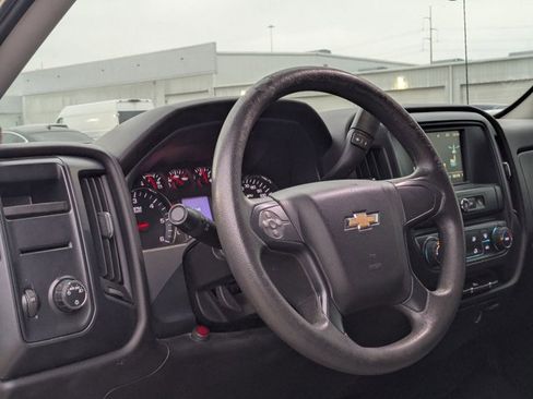 Used 2018 Chevrolet Silverado 1500 W/T w/ Trailering Package image 4