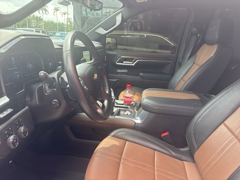 Used 2024 Chevrolet Silverado 1500 High Country AWD/4WD image 4