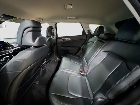 Certified 2025 Kia Sportage EX image 24