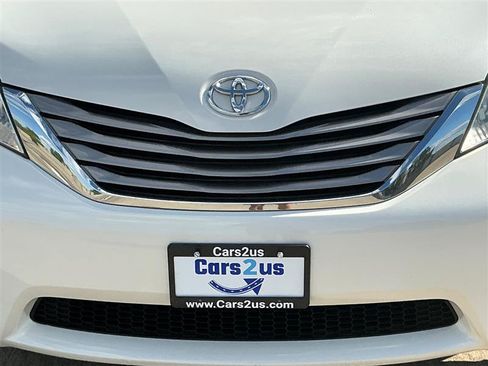 Used 2017 Toyota Sienna XLE Premium AWD/4WD image 14