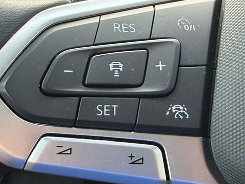 Used 2023 Volkswagen Tiguan SE FWD image 24