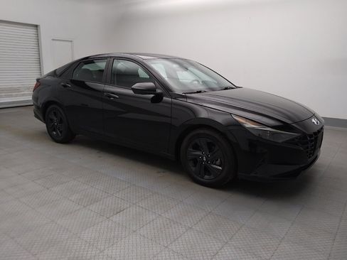Used 2022 Hyundai Elantra SEL w/ Convenience Package FWD image 11