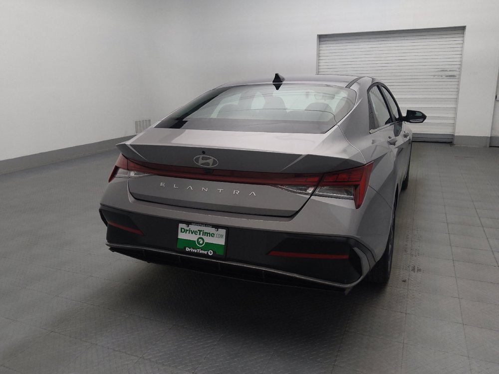 Used 2025 Hyundai Elantra SEL FWD image 7