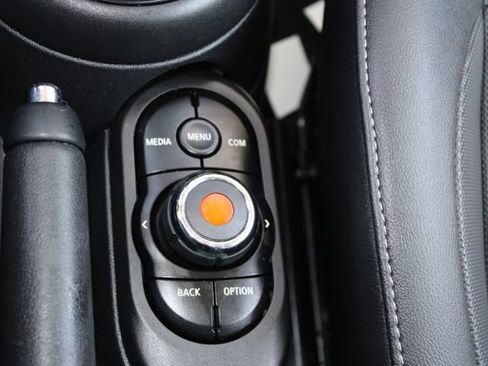 Used 2020 MINI Cooper 2-Door Hardtop FWD image 29