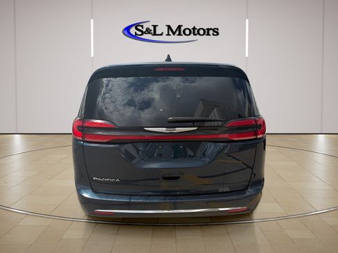 Certified 2024 Chrysler Pacifica Touring-L FWD image 6